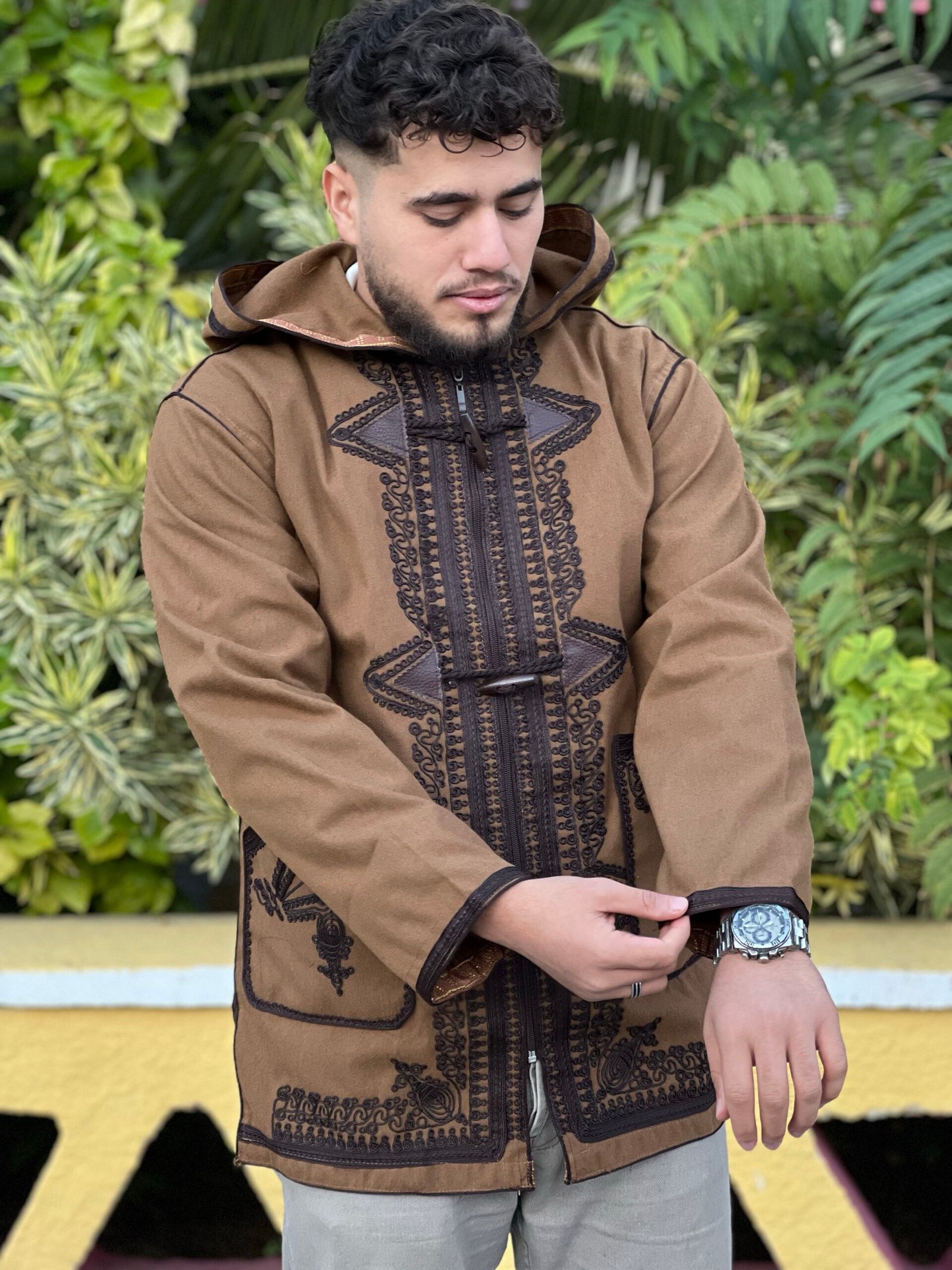 Capichon Marron Brodé Au Marron Foncè | كابيشو مطروز وبر بني - Image 2